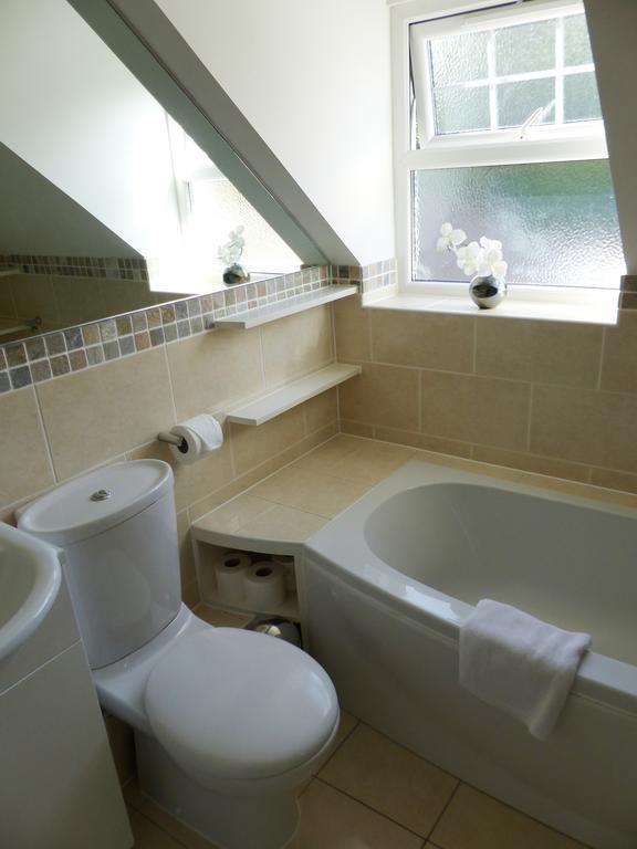 St Raphael House, City Centre Charming Apartments ベージングストーク エクステリア 写真